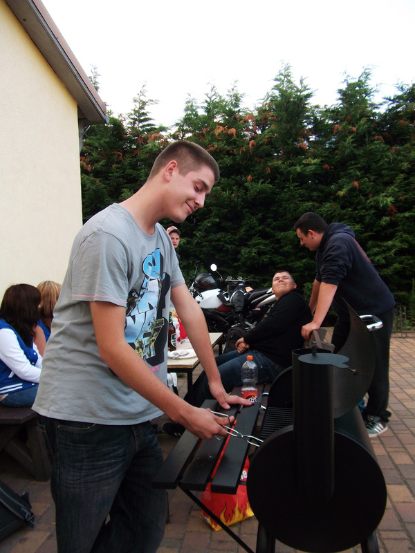 Beim Grillen